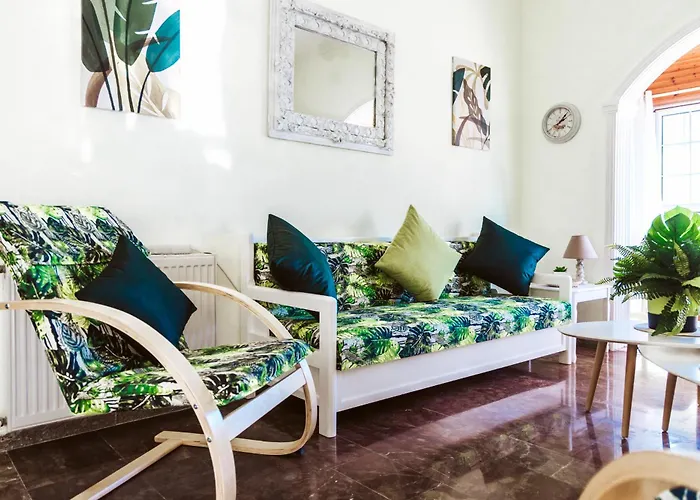 Achilleion Holiday Home *