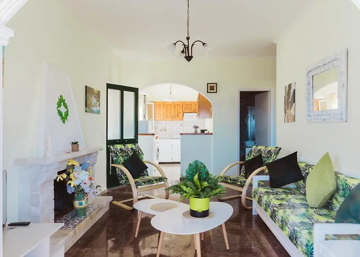 Дом отдыха Achilleion Holiday Home